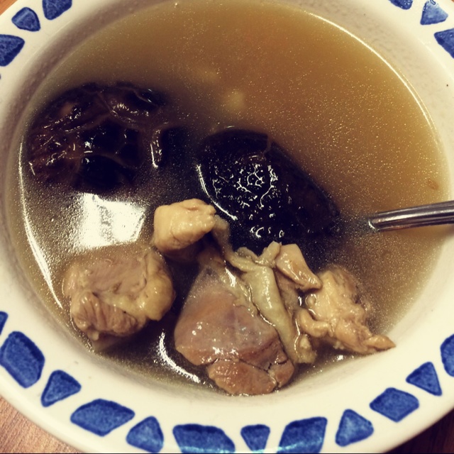 香菇炖鸡汤
