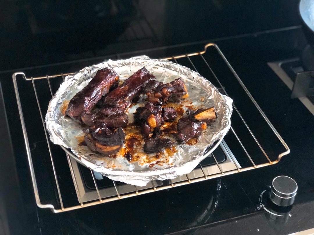 最简单的焦香软糯烤猪肋排