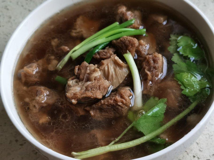 牛腩煨土豆
