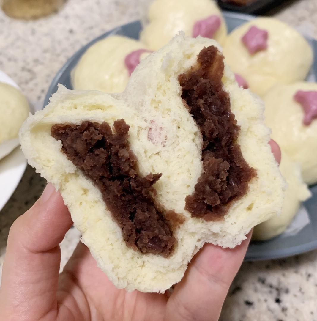 暄软可口的豆沙包
