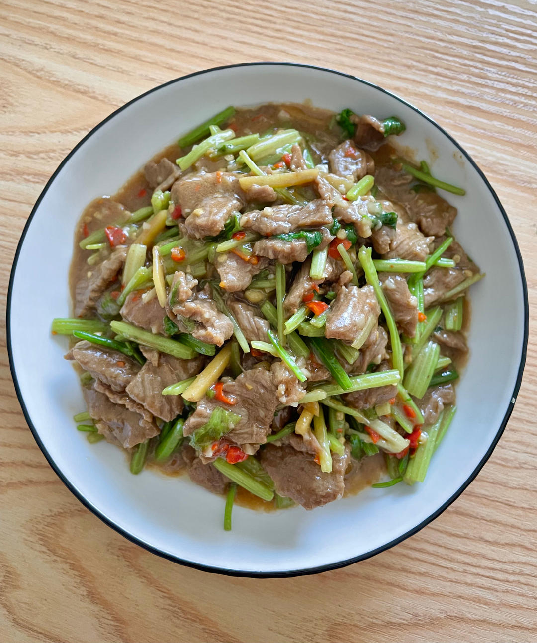 下饭神器又来了，试试这道芹菜炒牛肉！！