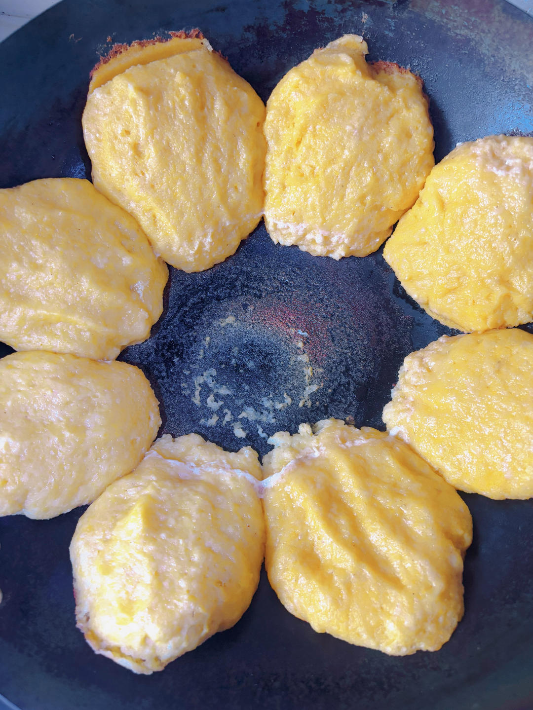 贴玉米面饼子