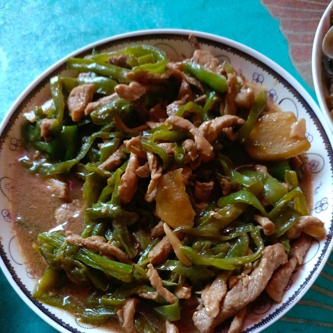 青椒肉丝，这样炒太好吃了。
