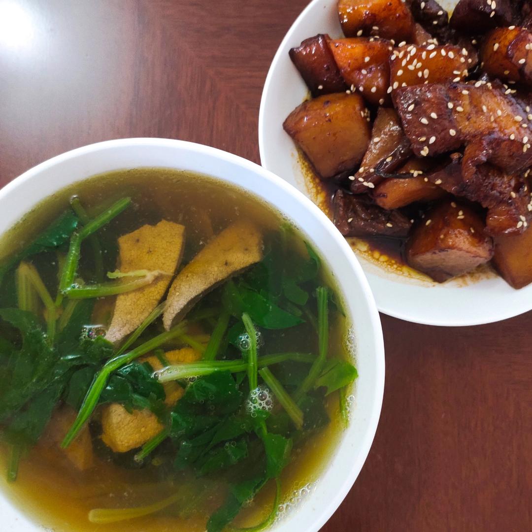 菠菜猪肝汤（猪肝嫩滑汤清澈）