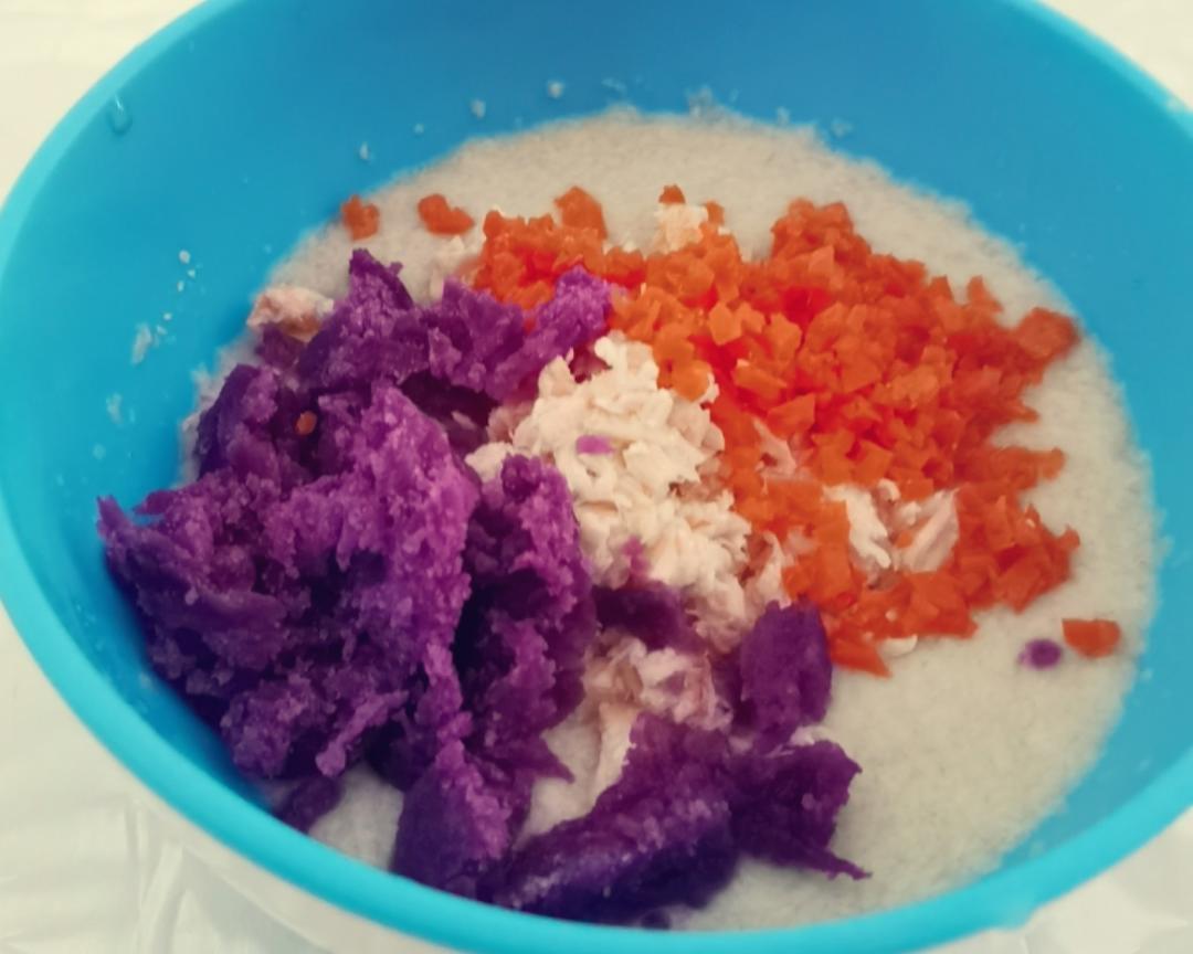 宝宝辅食—米粉三文鱼紫薯红萝卜碎