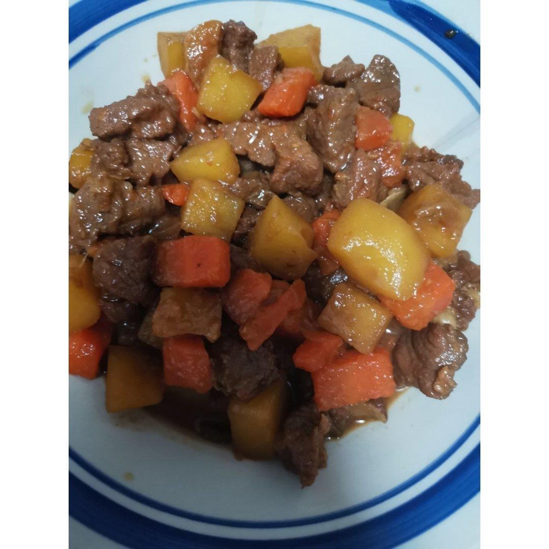 土豆焖牛腩