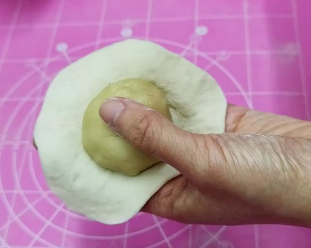 ㊙️螺旋豆沙酥饼 附开酥整形视频 步骤详细的做法 步骤8