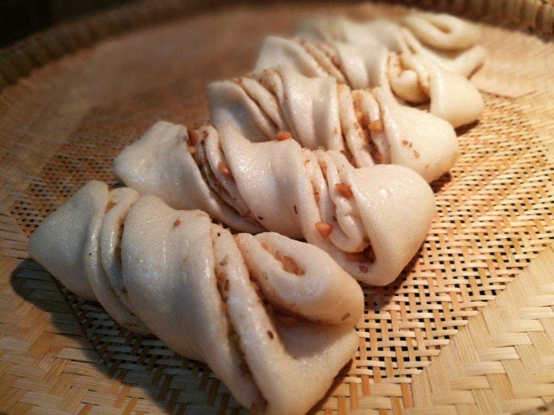 芝麻椒盐长花卷