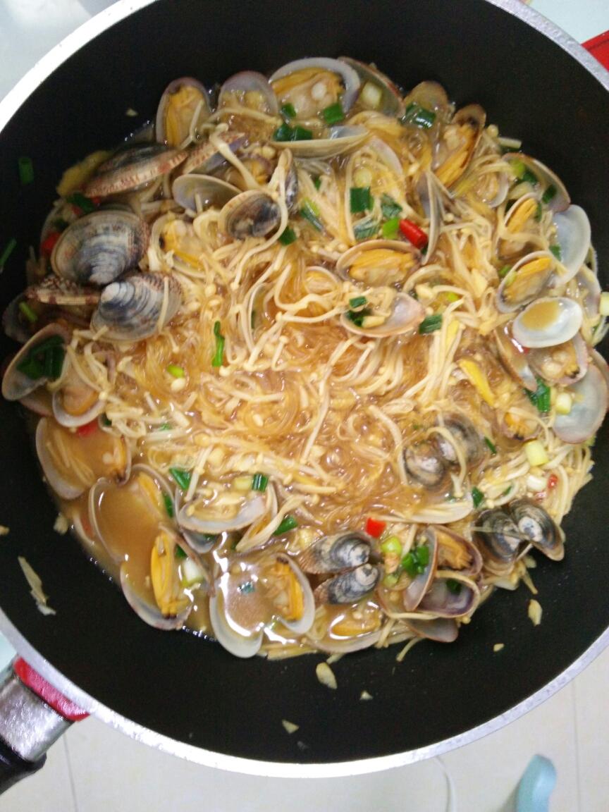 花甲粉丝炒金针菇的做法