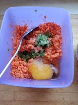 懒人版青椒胡萝卜土豆饼儿童餐1岁+儿童土豆鸡蛋蔬菜饼的做法 步骤4
