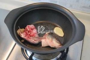 泡菜芋儿鱼头煲的做法 步骤1