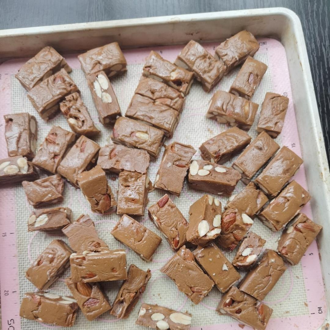 《Tinrry+》焦糖杏仁太妃糖