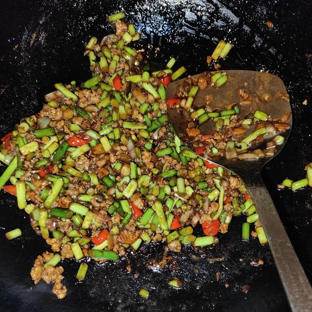 蒜苔炒肉末，三碗米饭都不够吃