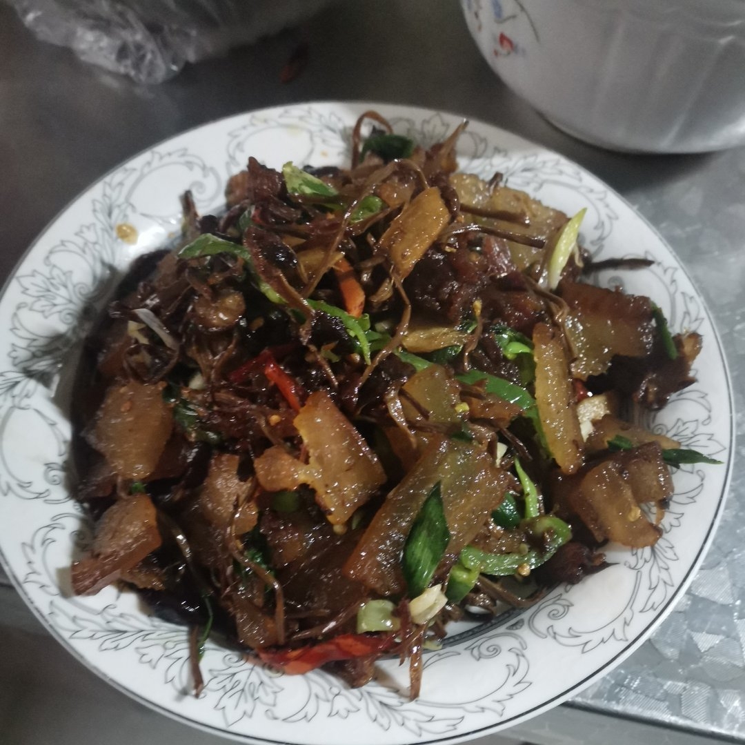 茶树菇炒腊肉