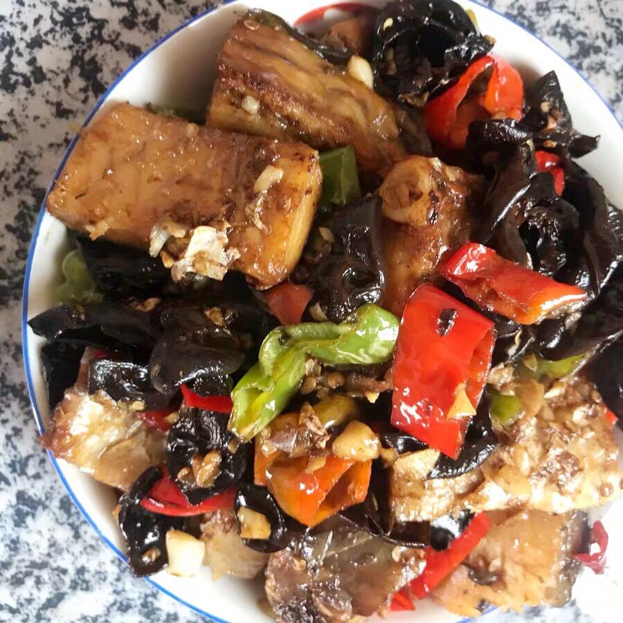 尖椒豆腐干木耳炒肉