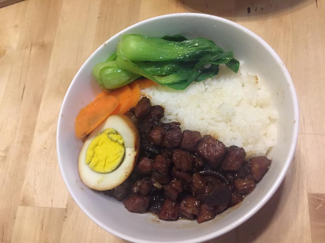 洋葱酥卤肉饭