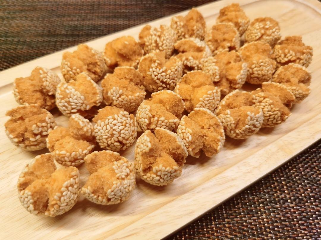 美味的传统小吃之_笑口枣（开口笑）