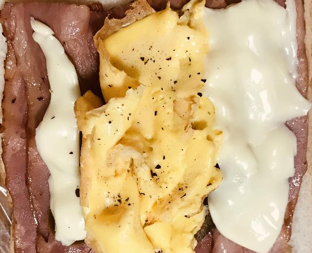 黄金奶酪培根蛋三明治—快手早餐的做法