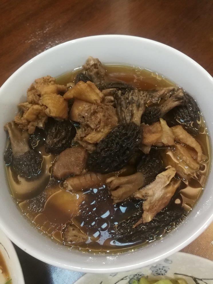 羊肚菌炖鸡汤（简单、营养又美味）