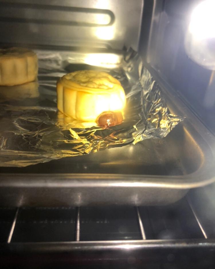 超详细图解版--流心奶黄月饼