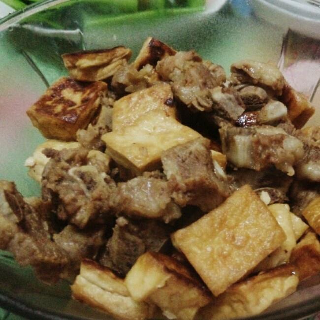 排骨焖豆腐的做法