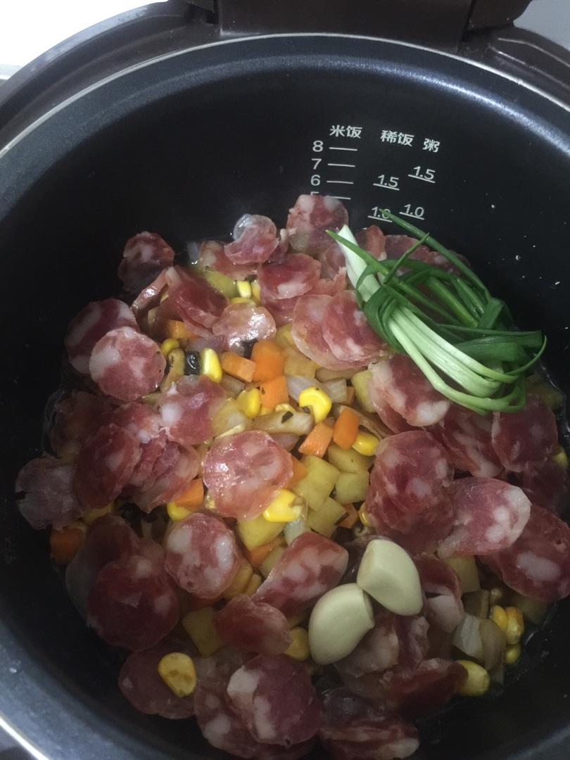 懒人必备～电饭煲腊肠焖饭