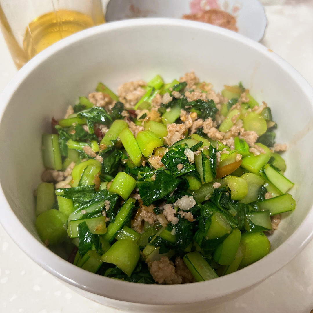 好吃的肉酱炒菜心