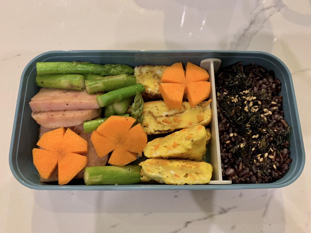日式肥牛饭+厚蛋烧便当+菠萝橙子汁【曼达小馆】