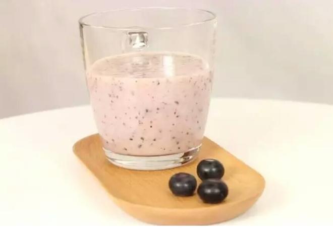 奇异果蓝莓奶昔的做法