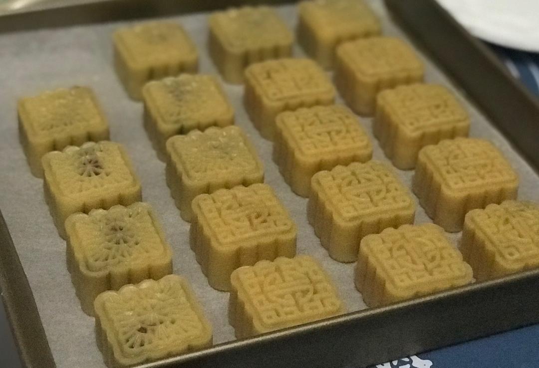 广式月饼—蛋黄莲蓉月饼