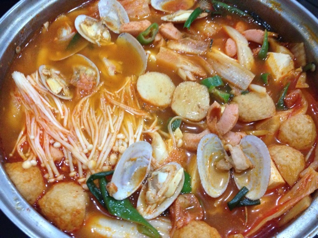 豆腐花蛤泡菜锅