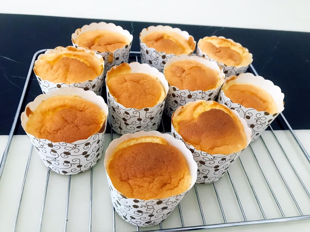 软绵绵戚风纸杯蛋糕