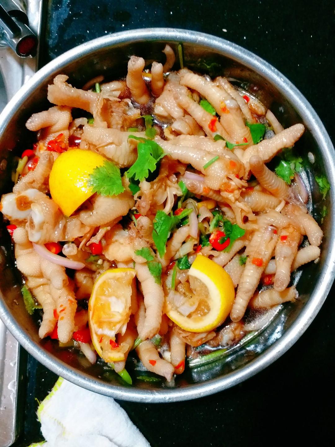 好吃到舔手指的网红酸辣柠檬无骨鸡爪