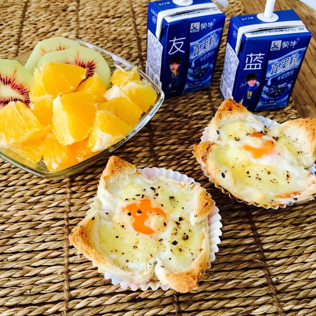 鸡蛋吐司杯盏
