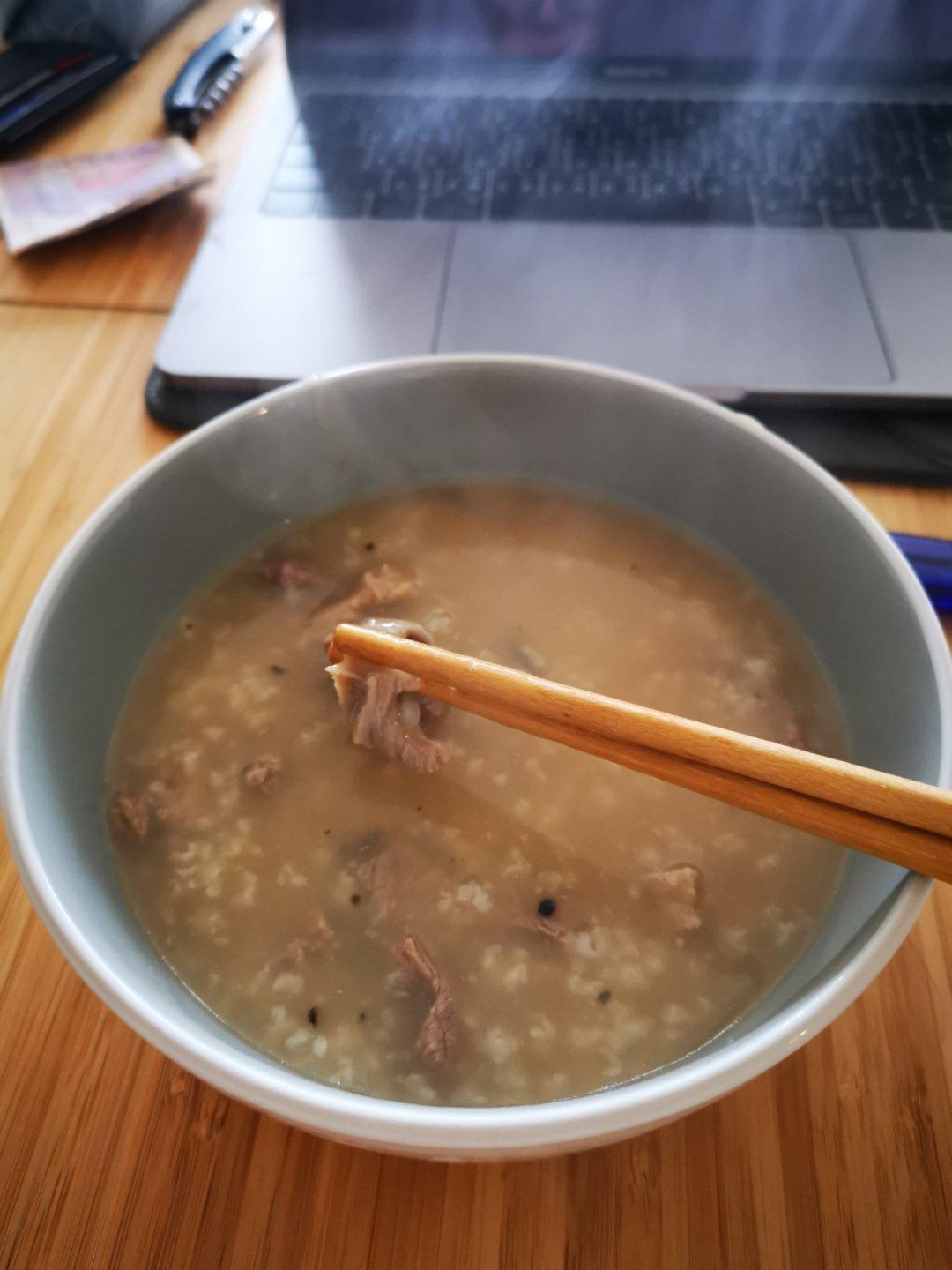 暖心暖胃生滚牛肉粥