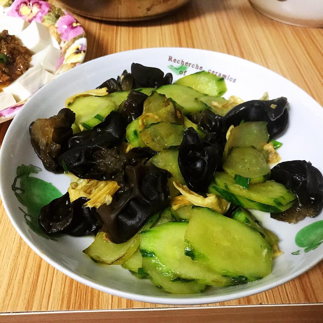 腐竹木耳黄瓜炒