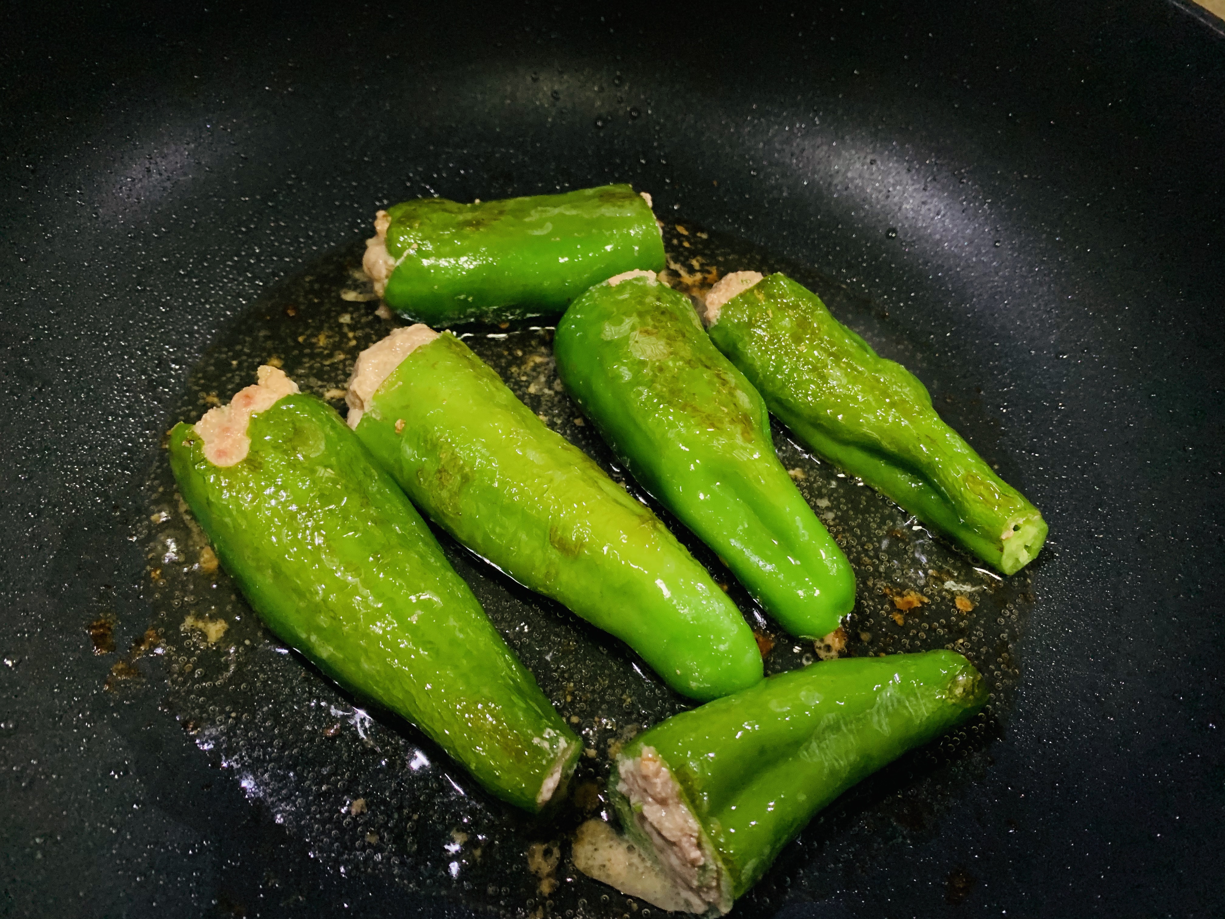 虎皮青椒酿肉肉的做法 步骤6
