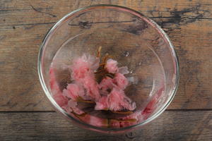 【樱花水信玄饼】水滴一样的迷の物的做法 步骤1