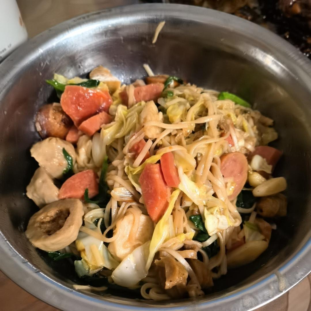 超好吃的快手青菜火腿炒面