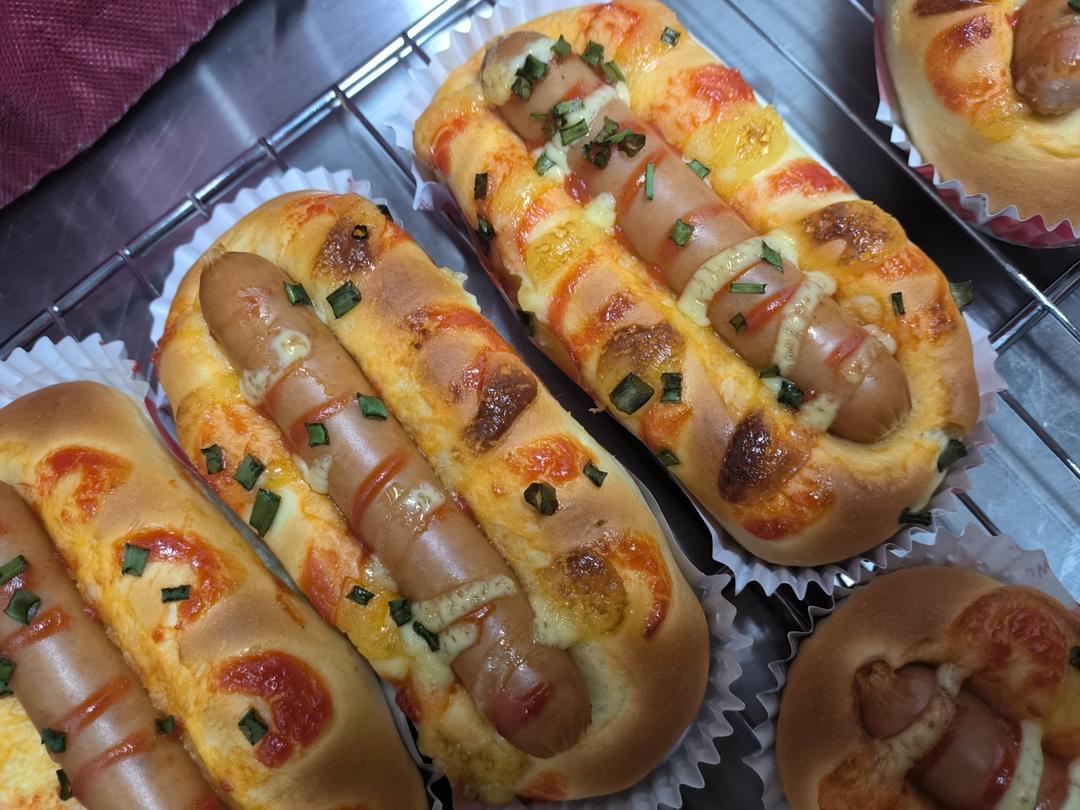 一个面团撑起一家店的台式面包—香肠面包