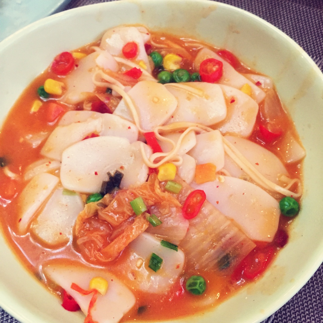 辣白菜年糕泡面