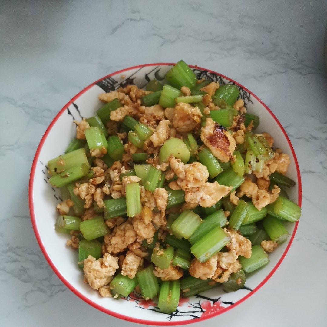 芹菜炒鸡蛋