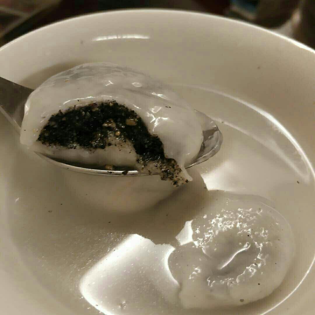 花生黑芝麻汤圆