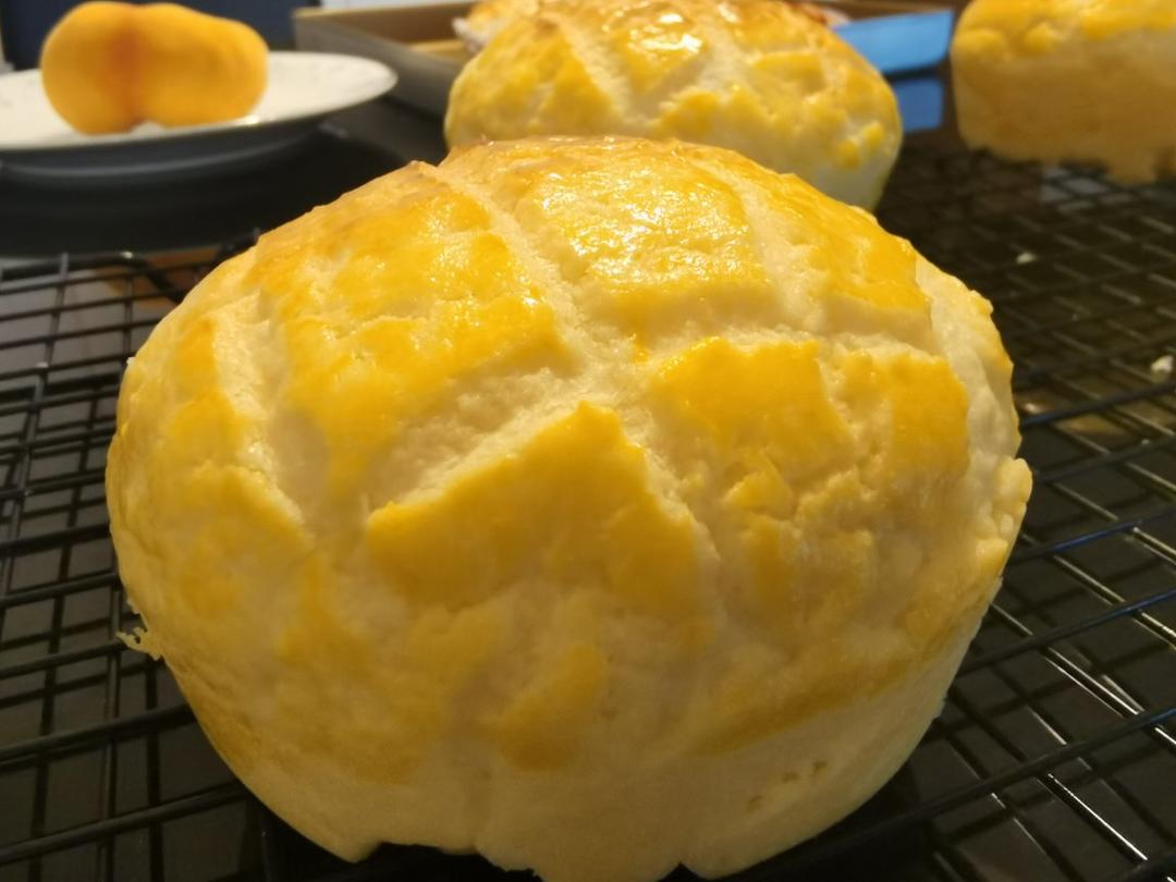 好吃到炸裂的港式菠萝包（附带制作酥皮的小视频）