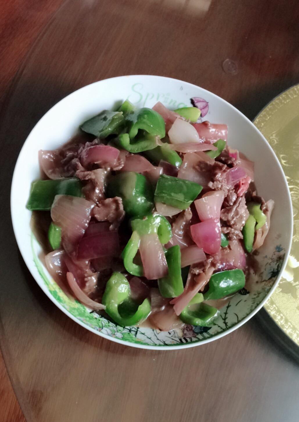 洋葱青椒炒肉