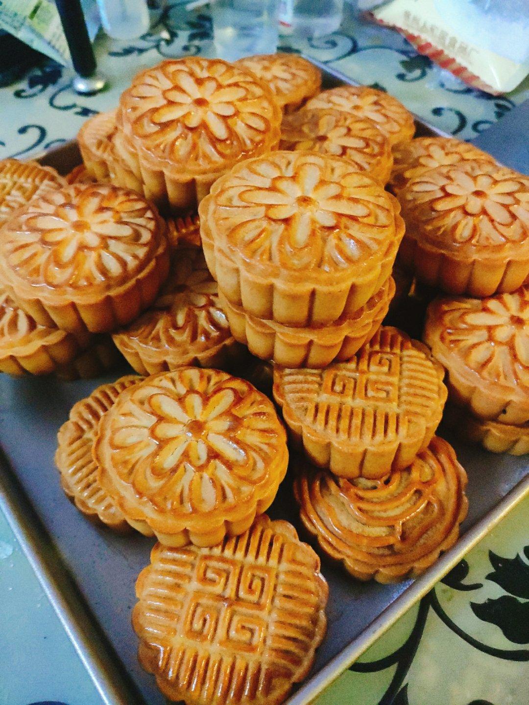 广式月饼—蛋黄莲蓉月饼