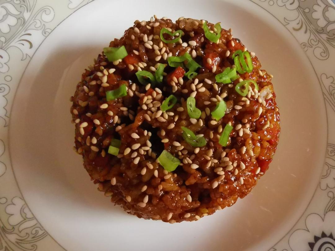 据说是 正宗酱油炒饭