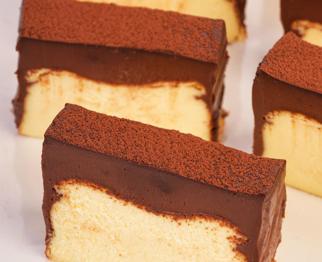 藏不住了 双重口感 全程搅拌搅拌就能成功的巧克力熔岩巴斯克蛋糕！