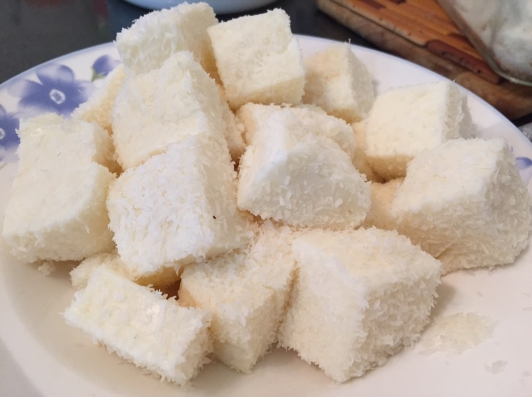 椰丝牛奶小方糕