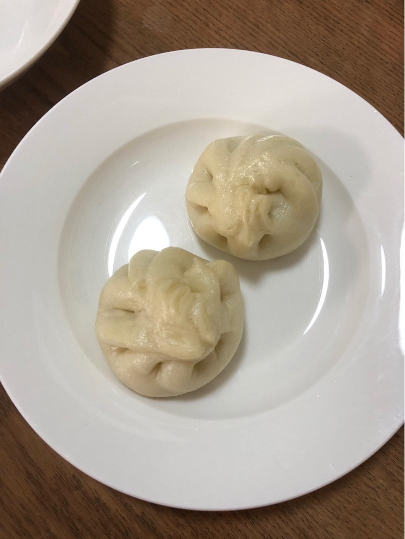 松软多汁肉包子